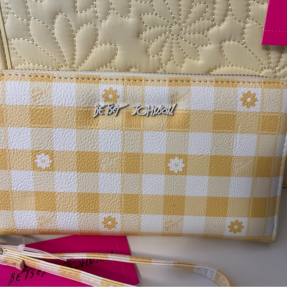 Buyer appreciation- Betsey Johnson Tote/Wristlet - buy a candle get an entry!! - Picture 9 of 11